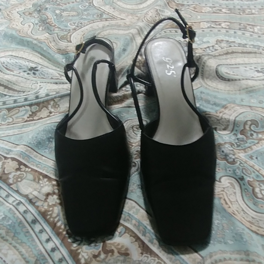 Ladies 9 2 5 black heels